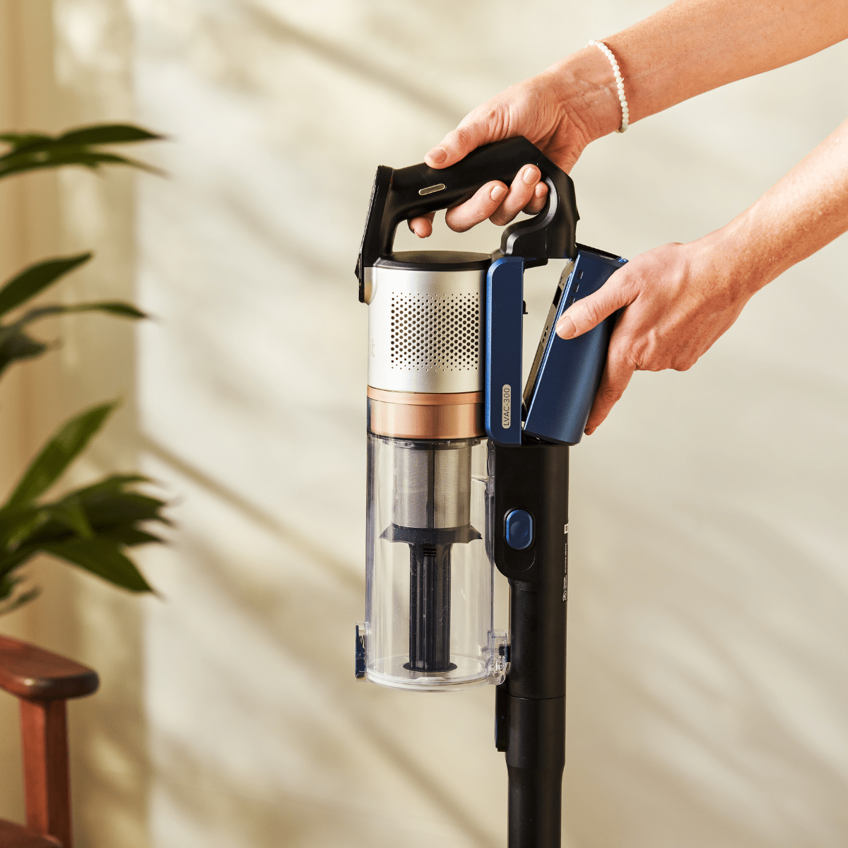 LVAC-300 Cordless Vacuum Cleaner - Image 3